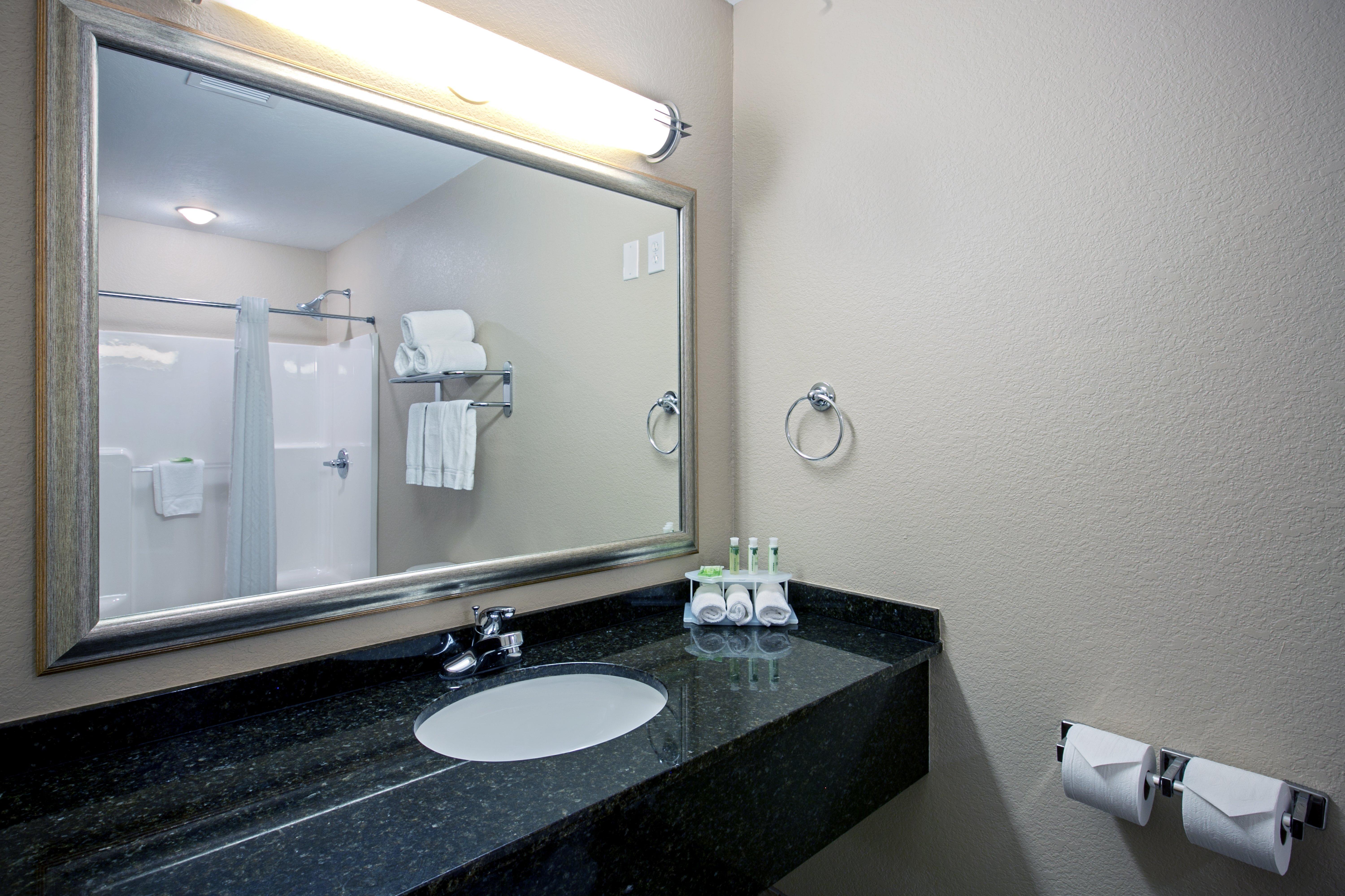 Holiday Inn Express & Suites - Green Bay East By Ihg Exterior foto