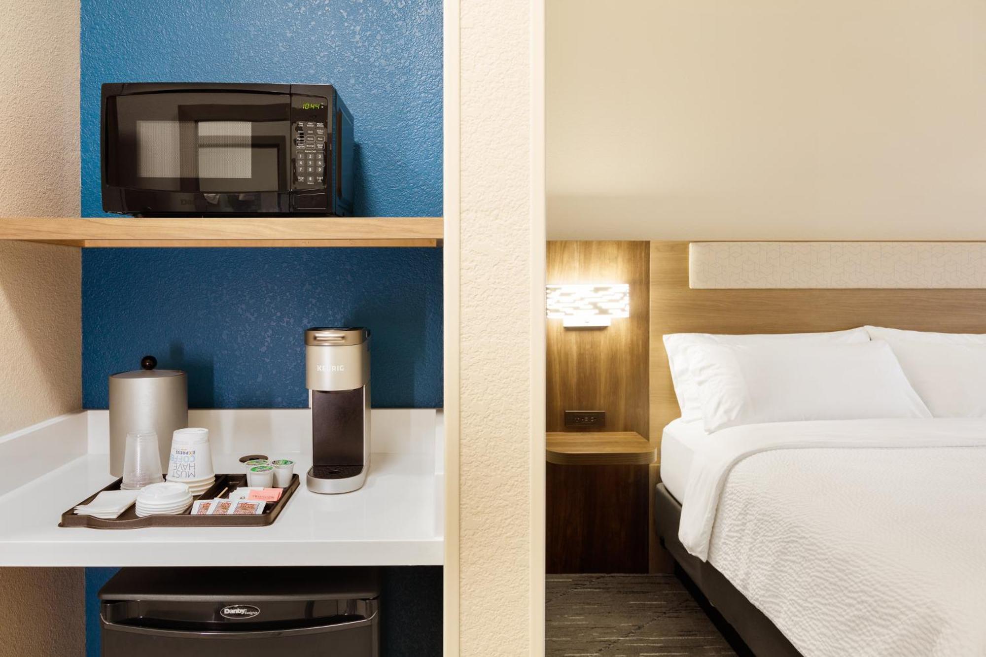 Holiday Inn Express & Suites - Green Bay East By Ihg Exterior foto