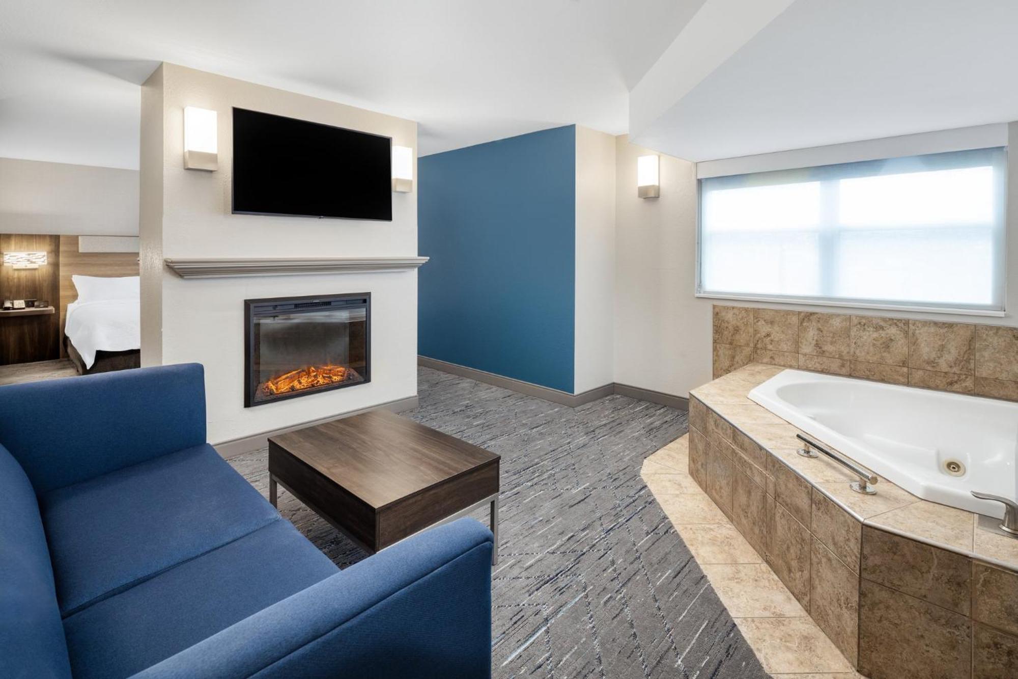 Holiday Inn Express & Suites - Green Bay East By Ihg Exterior foto