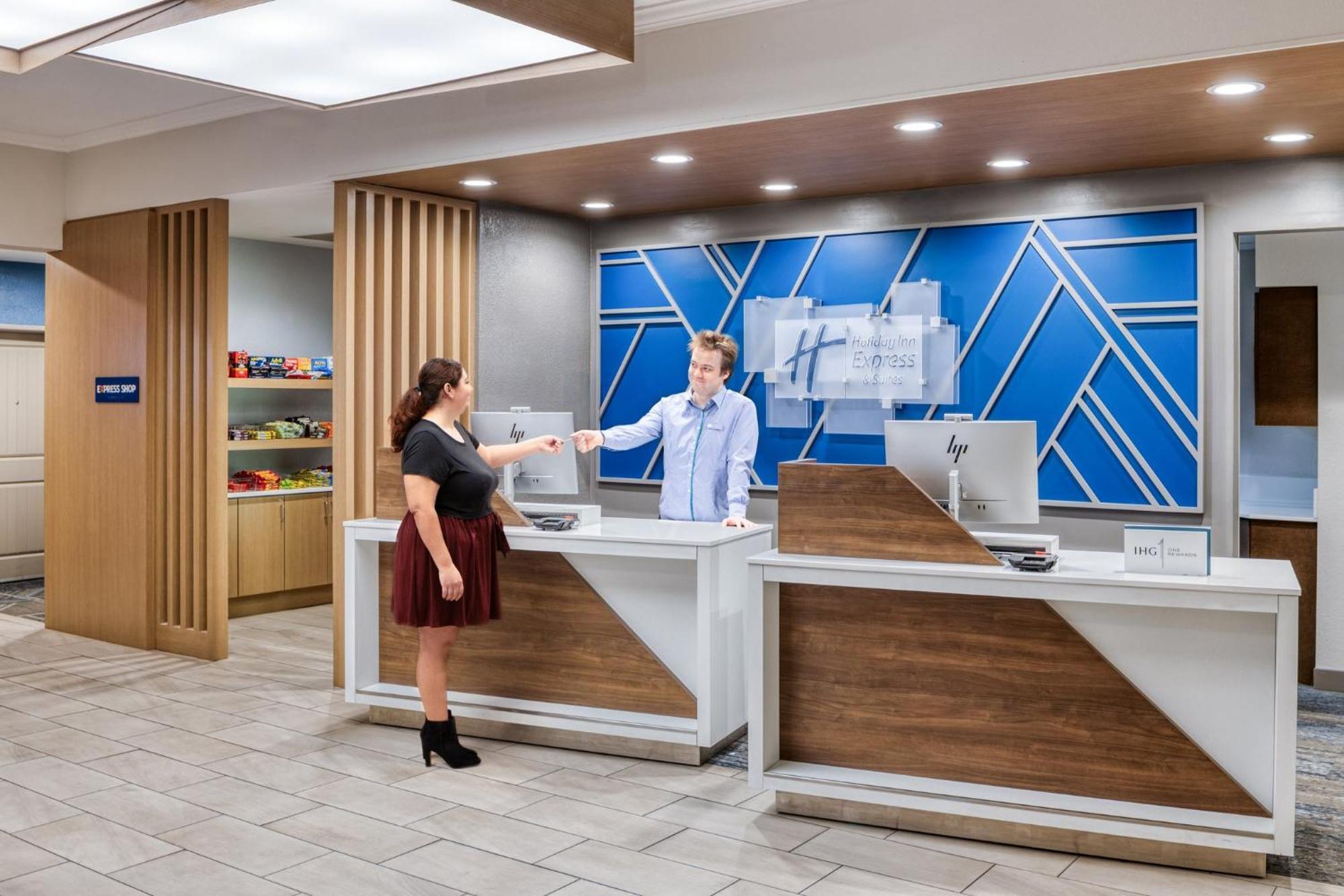 Holiday Inn Express & Suites - Green Bay East By Ihg Exterior foto