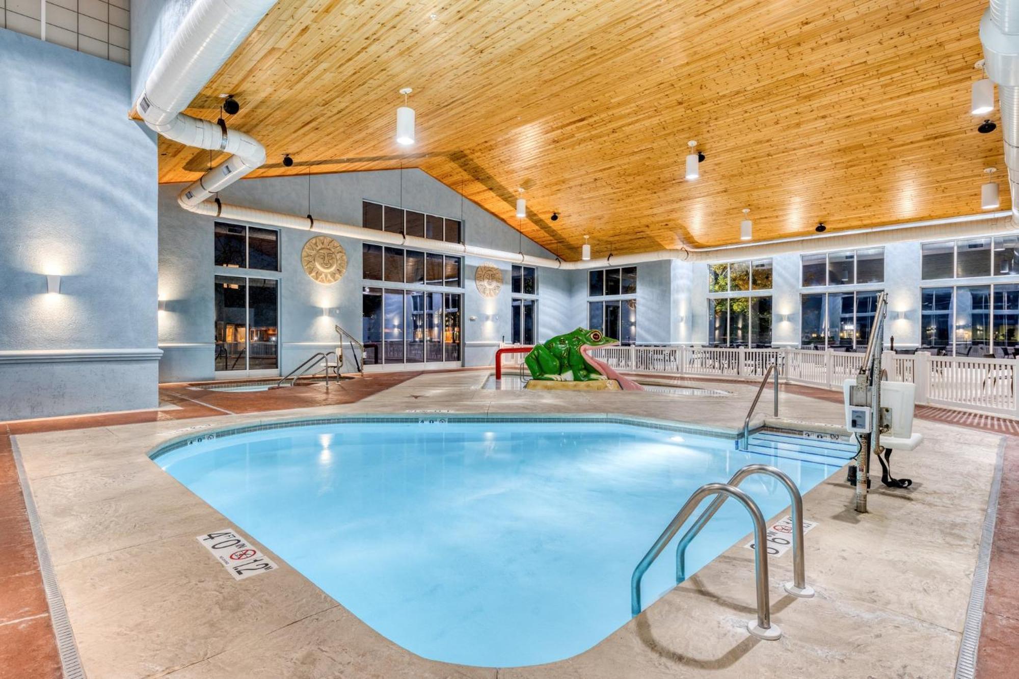 Holiday Inn Express & Suites - Green Bay East By Ihg Exterior foto